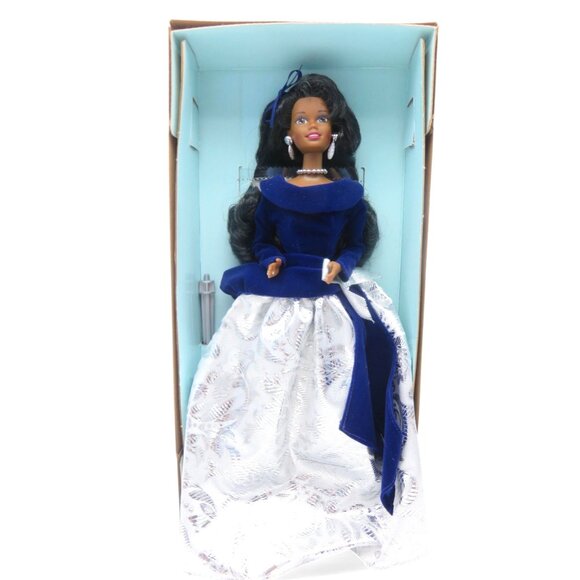 AVON Exclusive BARBIE Special Edition 1995 Winter Velvet Doll Boxed - Picture 1 of 10